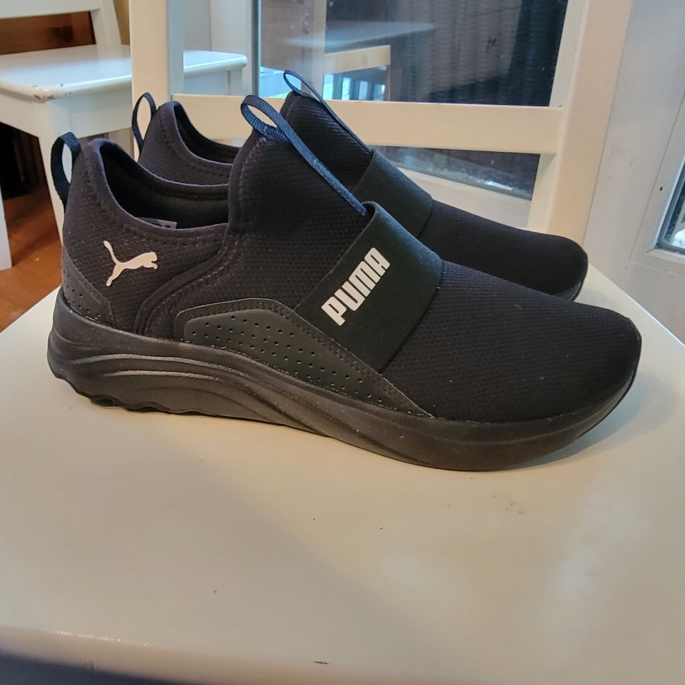 Soft Black Pumas